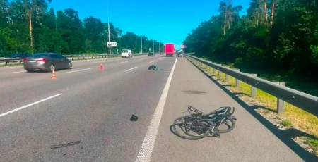 У Києві нетверезий водій збив батька та сина на велосипедах - підліток помер