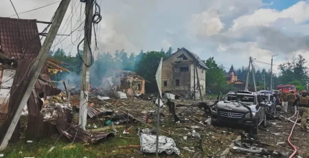 Удар Іскандерами по Київщині:10 вбитих, пошкоджено 27 будинків та майже півсотні авто