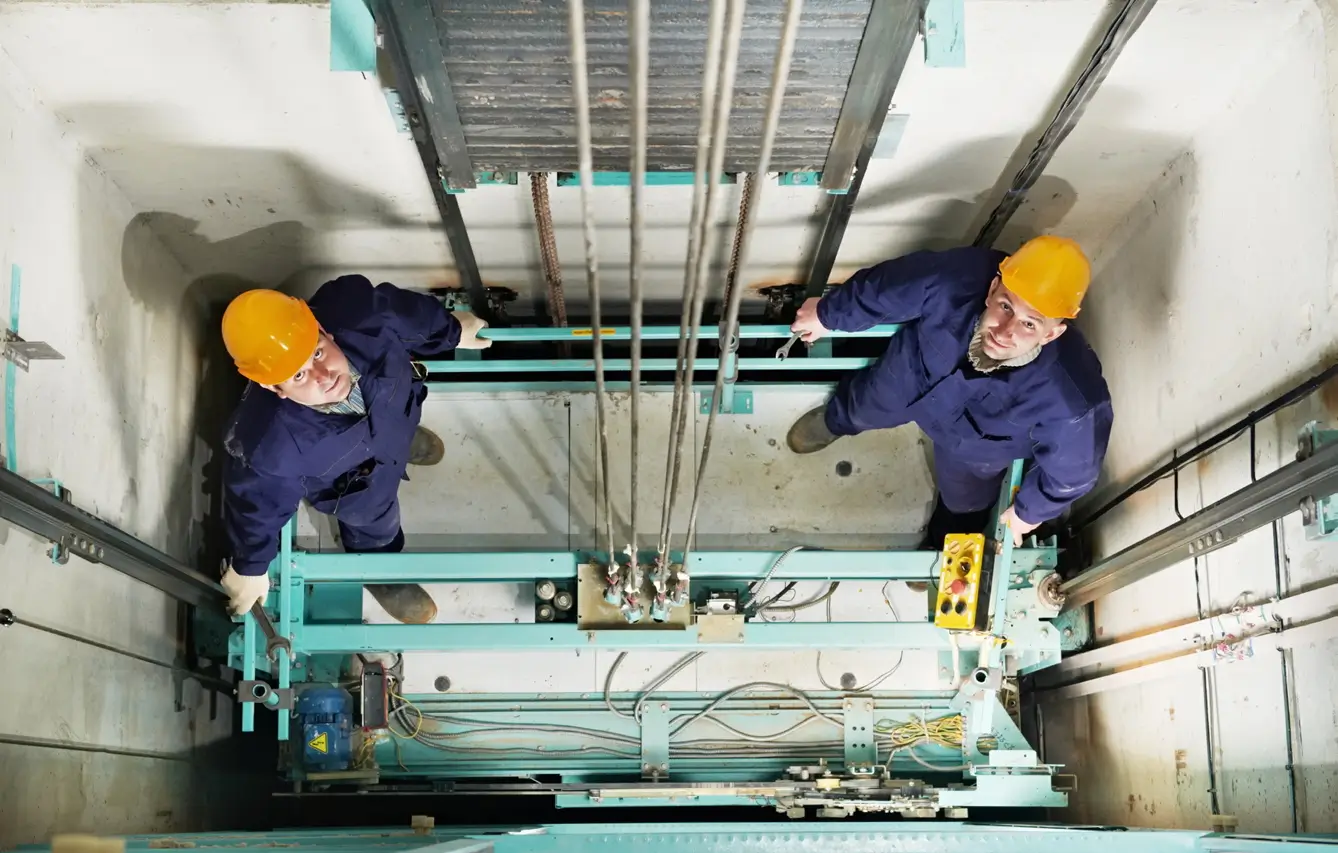 Заміну ліфтів у будинках на Прирічній оцінили в 6,59 млн гривень