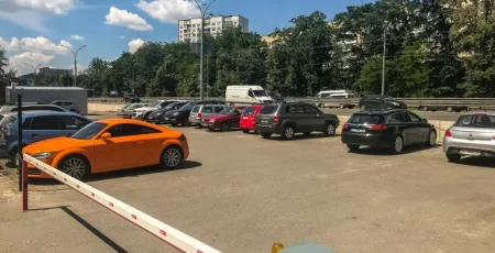 Дорожню розмітку на парковках Києва за 1,4 млн гривень оновить новостворена компанія
