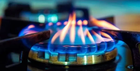 У чотирьох районах Києва через обстріл рф пошкоджено газові мережі, подачу газу тимчасово припинили