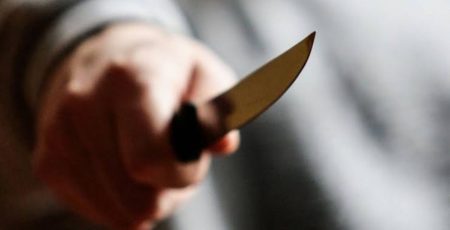 Вуличний конфлікт: Поліція Києва затримала хулігана, який з ножем напав на перехожого