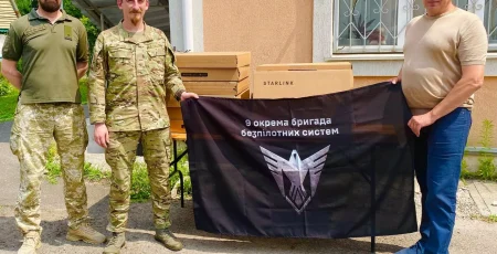 Бровари передали військовим 12 комплектів Starlink
