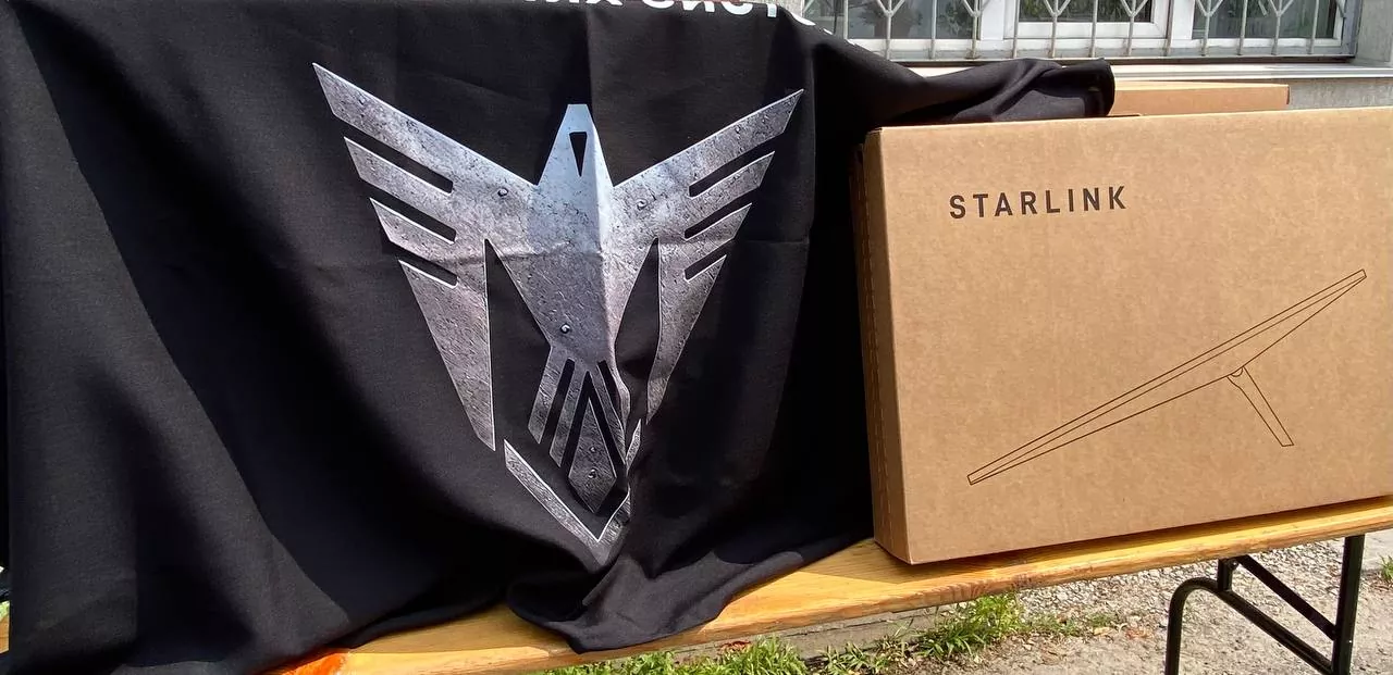Бровари передали військовим 12 комплектів Starlink