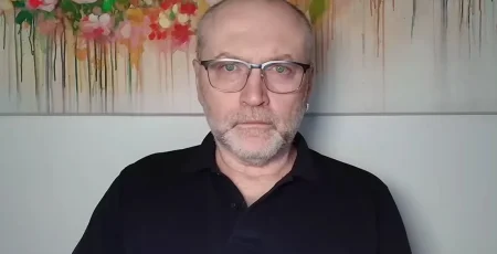 Зеленський ввів санкції проти проти постачальників обладнання для російського ВПК, російських пропагандистів та екснардепа України Борислава Берези