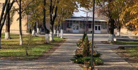 Ліцей "Патріот" у Борисполі замовив ремонт тротуаріних доріжок за 1,48 млн гривень у фірми, близької до депутата міськради