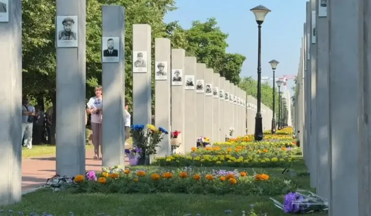 КМДА відхрестилася від Алеї Героїв на Троєщині