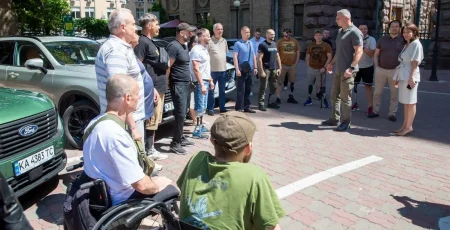 Київ компенсує ветеранам-киянам з інвалідністю I та II груп купівлю авто - Кличко