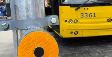 Поблизу станції метро «Лук’янівська» запрацював тимчасовий наземний пішохідний перехід (фото)