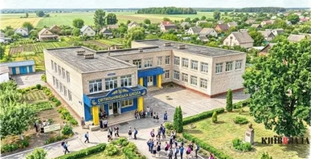 Економія на дітях чи безпека: у Великодимерьскій громаді розгорівся скандал навколо школи у Світильні
