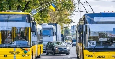 Завтра у Києві обмежать рух і паркування транспорту через заходи до Дня Української Державності (перелік)