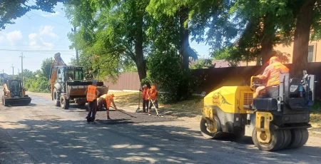 У Яготині триває ремонт дороги на вулиці Шевченка